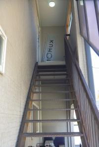 教室は2階にあります。