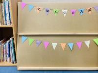 面展台に絵本を並べると表紙が楽しくて、思わず手に取りたくなります。さあ読もう。