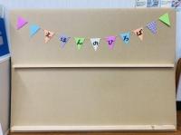 面展台に絵本を並べると、表紙がおもしろい!パッと興味をひく絵本に出会えます。