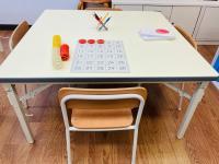 幼児さん専用の学習席です。はやくここにすわっておべんきょうできるといいですね。