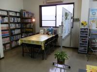 充実した図書コーナーで、読書の大切さを学びます。