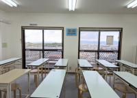 見晴らしの良い、明るい教室です。ベビーカーのままお入りいただけます。