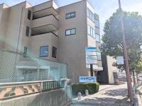 駅前徒歩１分のビル４階にあります。