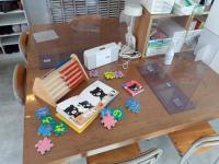 歌、読み聞かせ、カードやパズル等も使って楽しくコミュニケーション