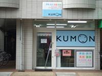 大宮小学校のすぐ近く、京都中央信用金庫の東隣です。