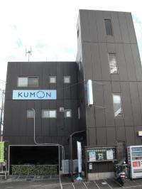 木幡東中教室です。JR木幡駅東側、マクドナルド北側のビルです
