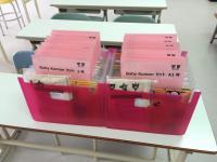 教材見本を置いております。