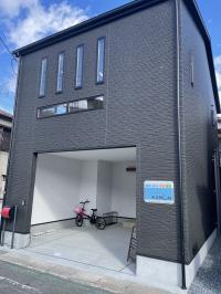 屋根付きの駐輪場があります。