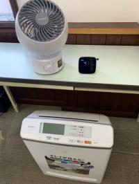 空気清浄機、二酸化炭素測定器などで感染予防に努めています。<br />
