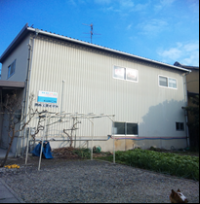 上鳥羽岩ノ本教室です。岩ノ本バス停より西に徒歩1分です。