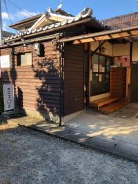 教室前にベビーカーや自転車などを置く場所がありますので安心です。