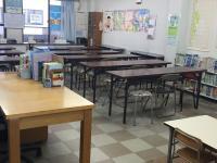 教室入り口からの眺めです。手前右側が幼児専用席です。