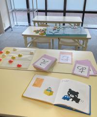 幼児用の椅子と机でお子さんでお子さんも楽しく参加