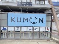 教室専用の駐輪場です。奥にもビルの駐輪場があります<br />
