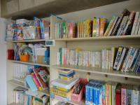 くもん文庫。パズル、カードなどの教具も揃っています。