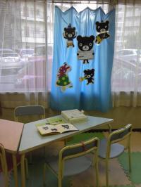 ママさんパパさんと一緒にお話ししやすい椅子と机