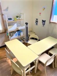 1歳以上のお子さまは、この席に座ってお話します。