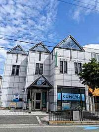 バス通り、交番となり<br />
2Fは閉院<br />
駐車場2台、駐輪場、ベビーカー置き場所あり