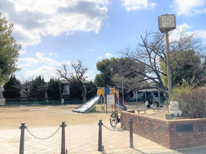 堀田公園より徒歩１分のところに教室は位置しています。