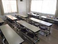 教室の中の様子です。数・英・国を幅広い学年の生徒さんが学習しています。