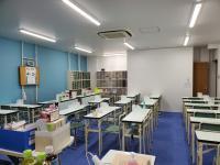 4月に室内をリニュアルしました。<br />
清潔感のある教室になりました。