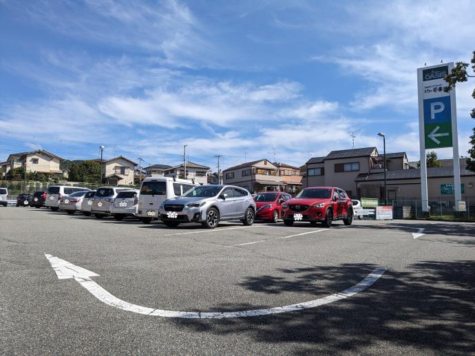 阪急オアシス内で、駐車場も完備されています。