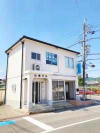 南安威２丁目交差点にあります。KUMON看板が目印です！