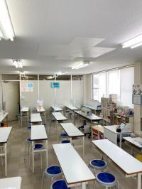 教室内観です。教室では幼中～高校生が在籍して学習してくれています。