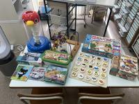 たくさんのお子様と楽しめる教具がございます。<br />
パズルの貸出も可能です。