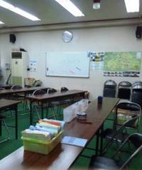 幼児さんから中学生の子ども達が一生懸命学習しています。<br />