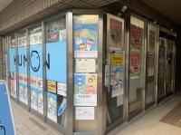 右手奥に進んでいただくと入り口があります。教室の前に自転車が置けます！