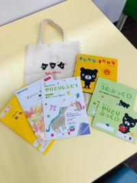 小さなお子様も楽しめる、パズルや教具もご用意しております☆