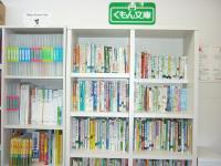 子どもたちは読書が大好き！貸し出しも行っています。