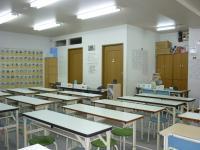 幼児さんもきちんと座って学習します。