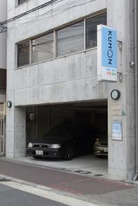 教室はこのビルの１階。ベルファすぐ。