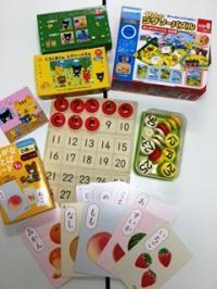 数字盤、カード、パズルも学習に役立つ大切な教具です。