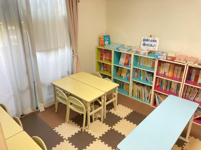幼児さん専用机もあり、幼児さんも楽しく学習できます。<br />
待合室もあります☆