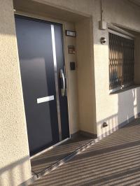 インターホンを押さずに、そのままドアを開けてご入室ください。