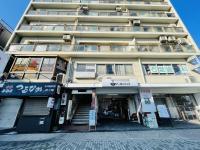 教室は、俊徳道駅すぐのビル2Fにあります。ブルーの看板が目印です。