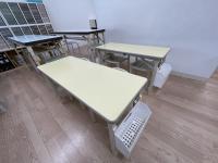 幼児さん用の専用机もご用意しています。