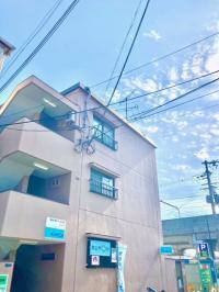 東花園駅から西へ徒歩3分、花園幼稚園・花園こども園の近くです。