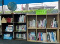 絵本や知育玩具も置いています。