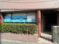 柳通『長堂２丁目南』交差点、茶色いビルの1階です。斜め前はセブンイレブンです。