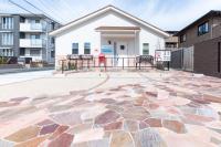 車は、正面３台。