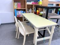 小さなお子さま用の机と椅子もあります