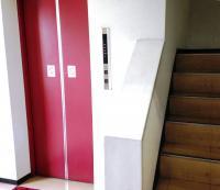 教室にはエレベーターでお越し下さい<br />
(ベビーカーも安心♪)