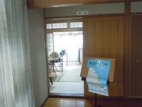 入口から入っていただいたら、まっすぐお進みください。