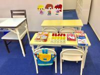 知育玩具も充実♪<br />
先生の近くで学習♪