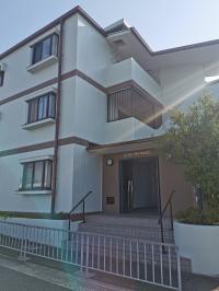 マンション入り口を入ってつきあたりを左へ