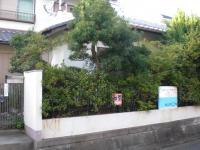 教室の外観です。玄関から入って、右の部屋が教室です。